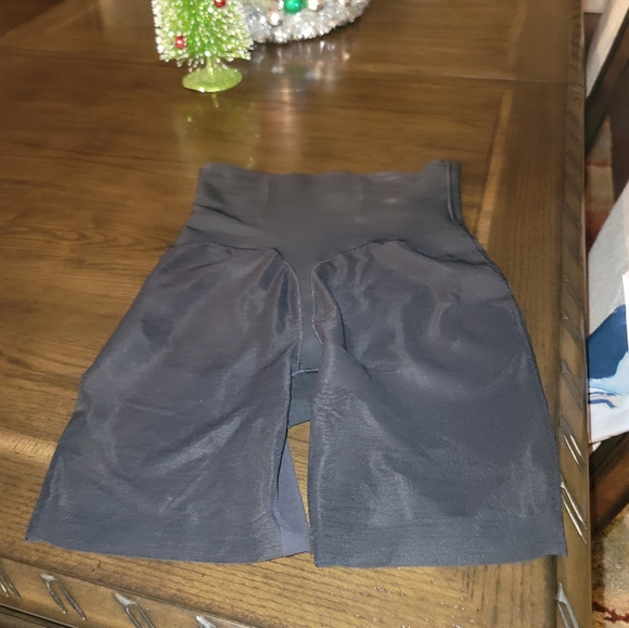 AirSlim® Black Mesh Smooth Butt-Lifting Shapewear - Picture 2 of 9